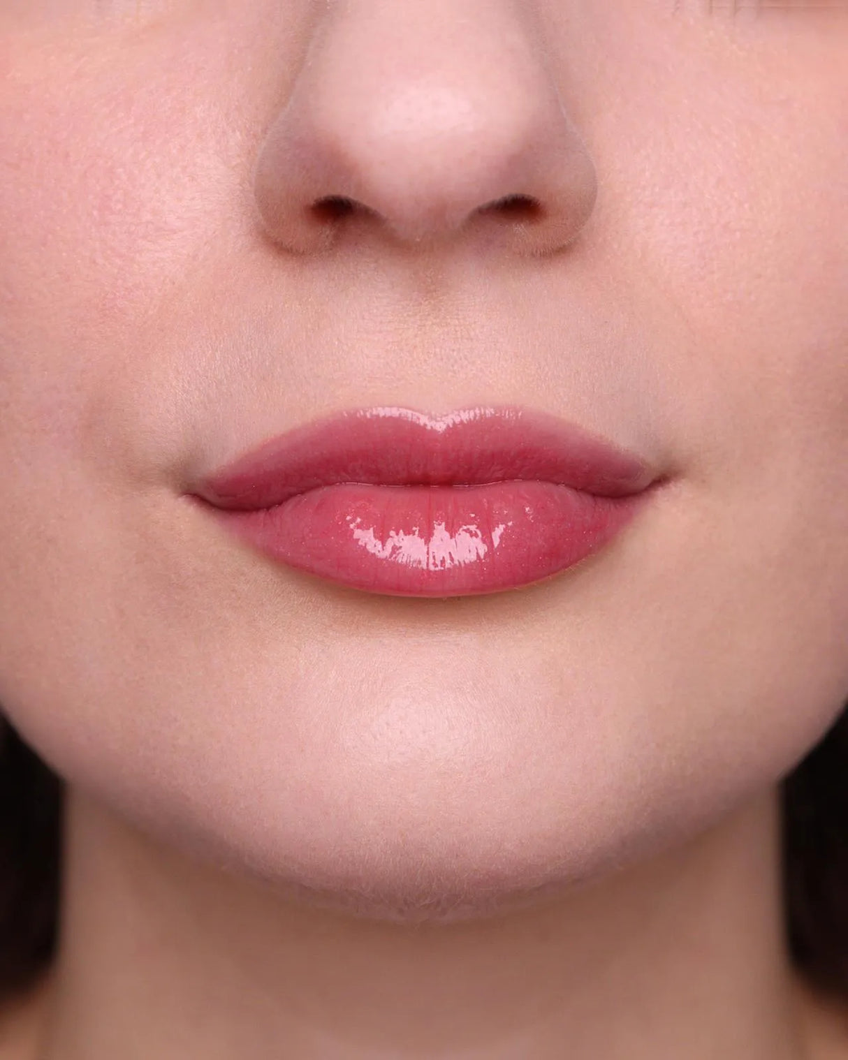BALMY GLOSS – Shkëlqyes ushqyes për buzët