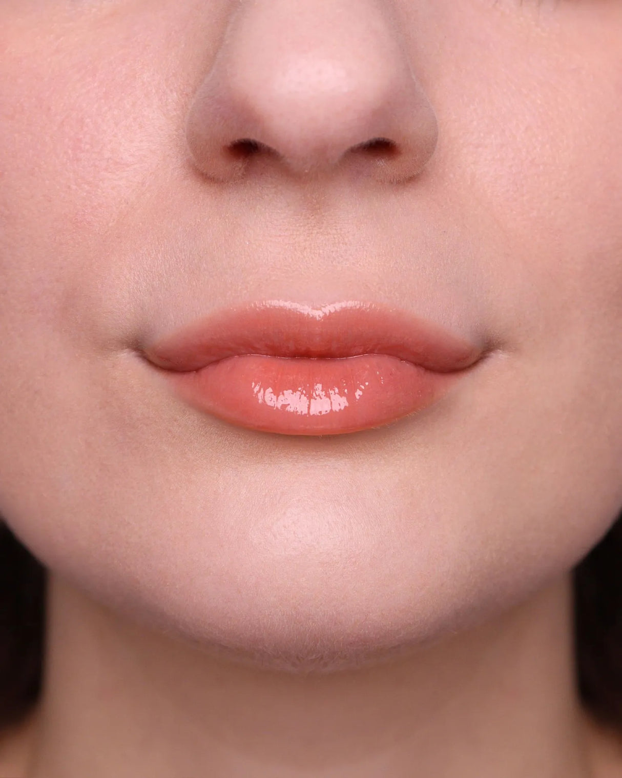 BALMY GLOSS – Shkëlqyes ushqyes për buzët