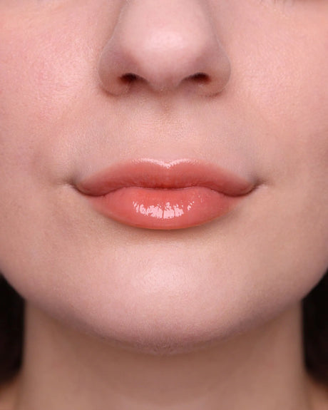 BALMY GLOSS – Shkëlqyes ushqyes për buzët