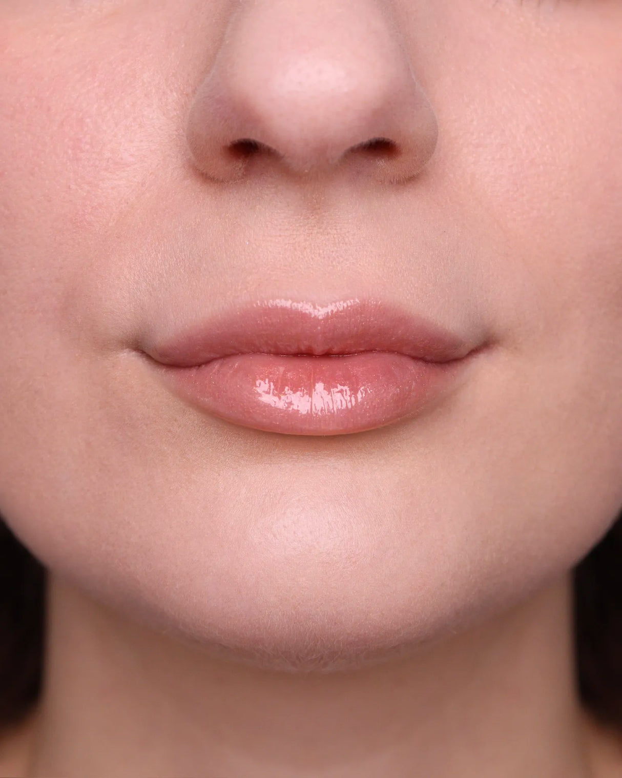 BALMY GLOSS – Shkëlqyes ushqyes për buzët