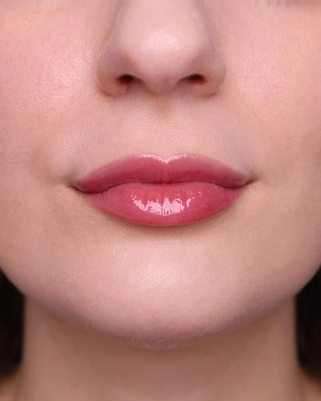 BALMY GLOSS – Shkëlqyes ushqyes për buzët